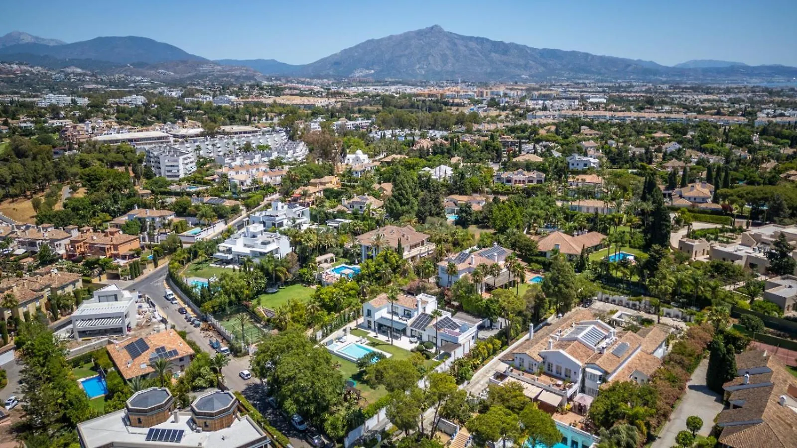 Stunning 6-Bedroom Villa In Guadalmina Baja Marbella