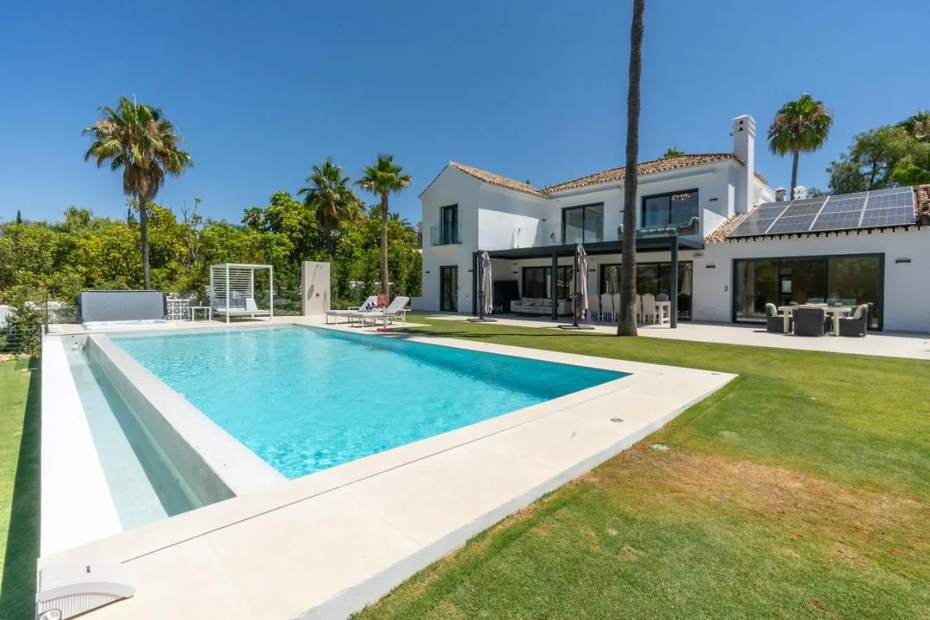 Stunning 6-Bedroom Villa In Guadalmina Baja Marbella