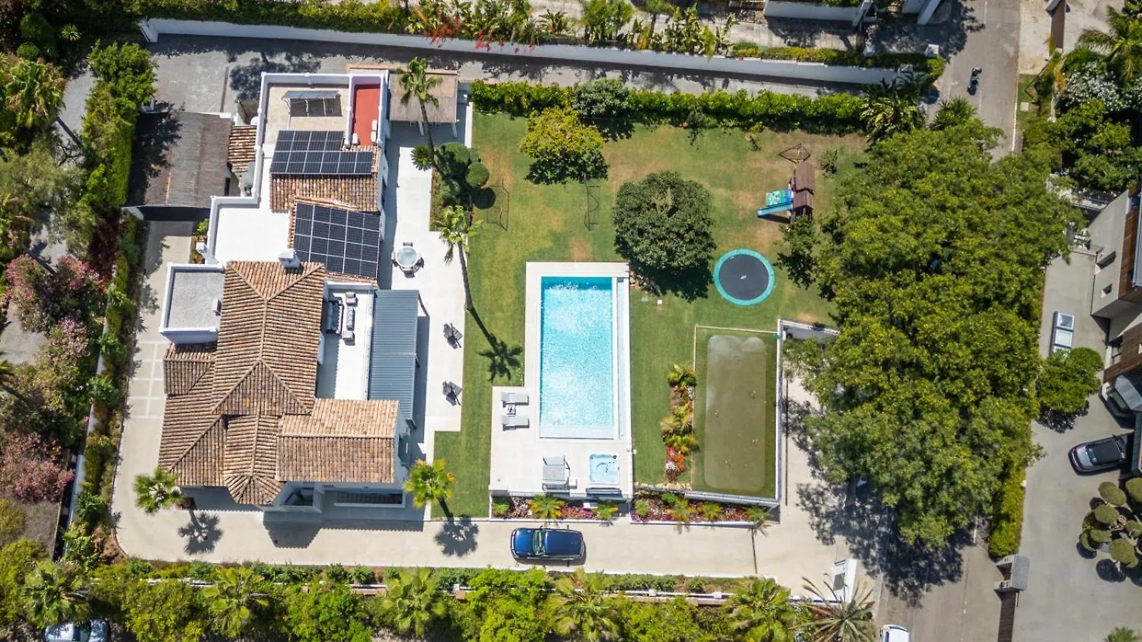 Stunning 6-Bedroom Villa In Guadalmina Baja Marbella